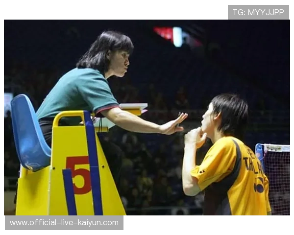 裁判视角:高水平羽毛球赛事中的判罚挑战与决策 裁判视角:高水平羽毛球赛事中的判罚挑战与决策