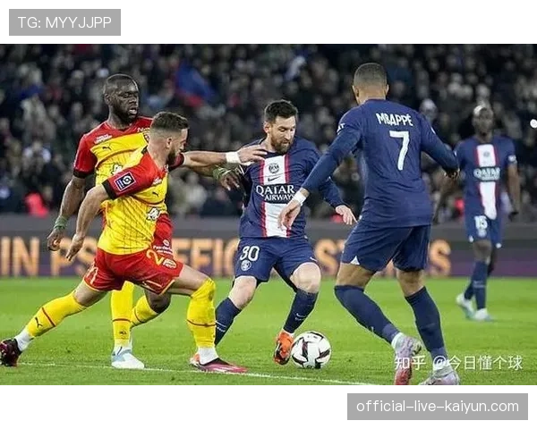 实时：巴黎圣日耳曼开场闪电战，姆巴佩破门，1-0领先里昂